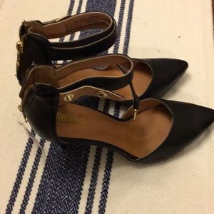 Black heels brand -Mossimo